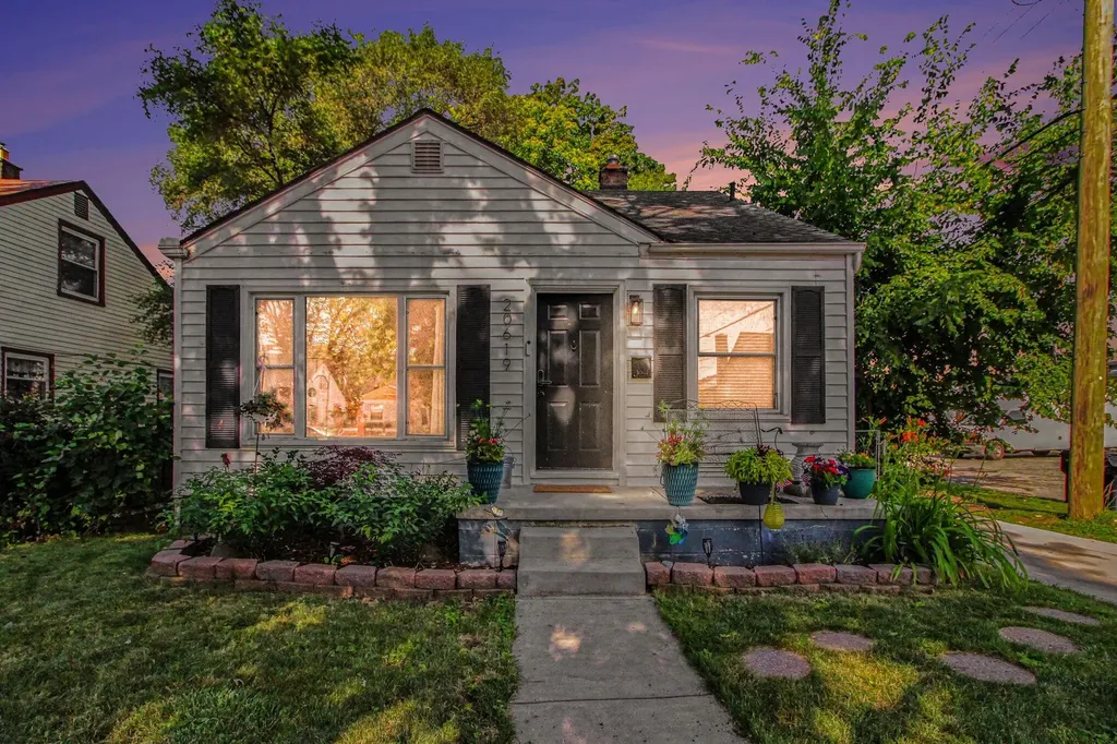 20619 Woodworth Street Redford Charter Township MI 48240