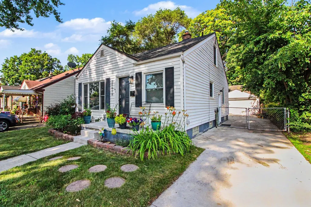 20619 Woodworth Street Redford Charter Township MI 48240