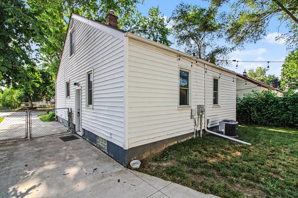 20619 Woodworth Street Redford Charter Township MI 48240
