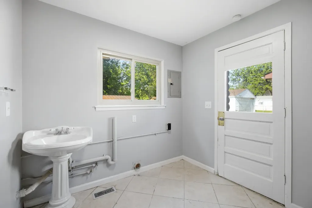 42039 Arthur Street Van Buren Charter Township MI 48111