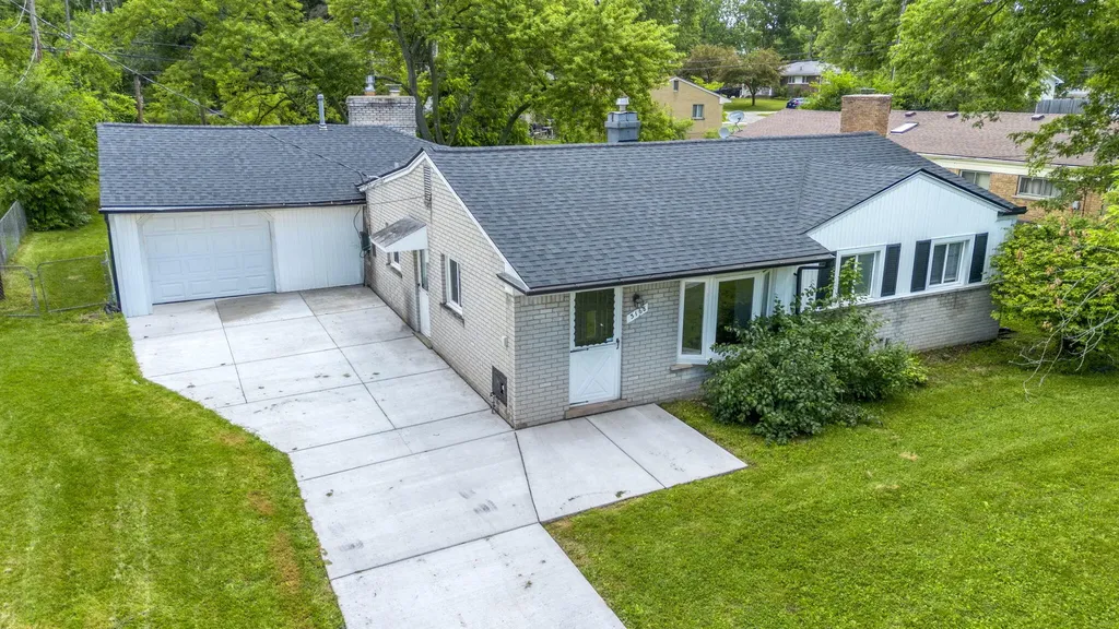 3168 Herbell Drive Waterford Charter Township MI 48328