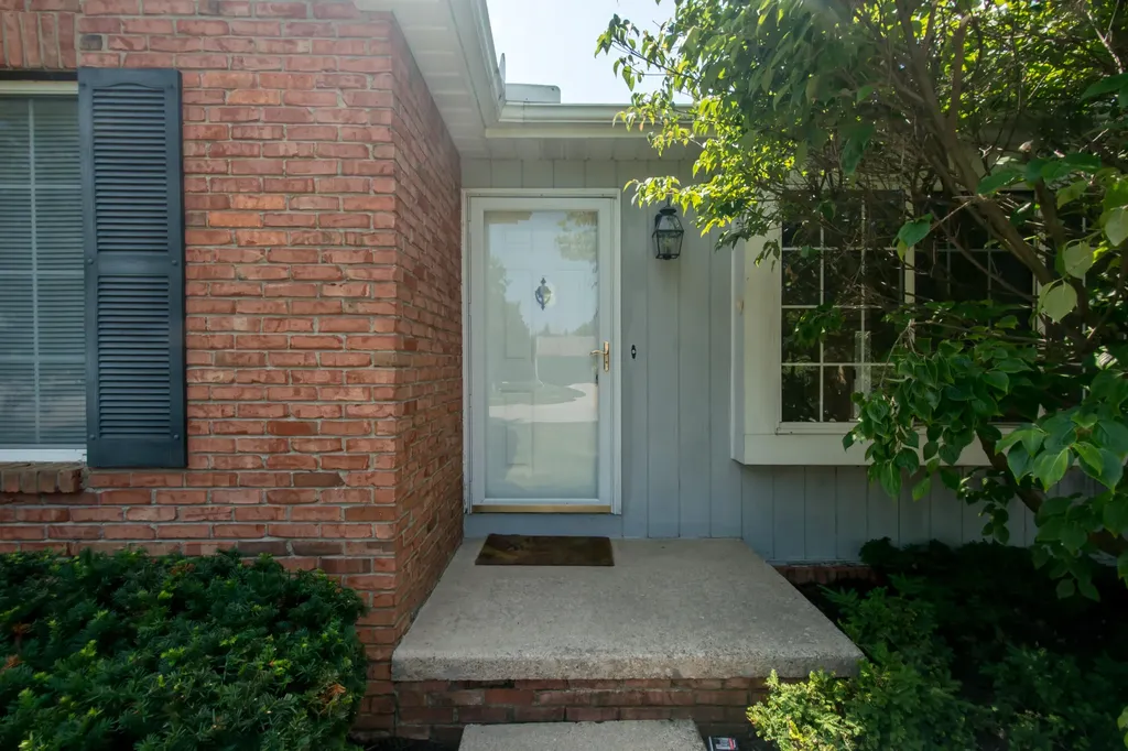 6595 Sauk Trail Pittsfield Charter Township MI 48176