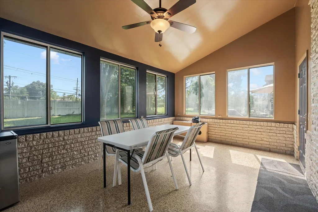 25964 Kilreigh Drive Farmington Hills City MI 48336