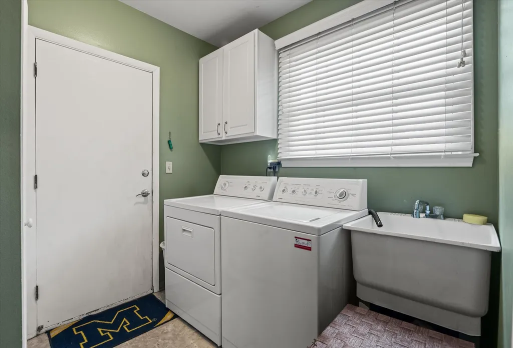 25964 Kilreigh Drive Farmington Hills City MI 48336