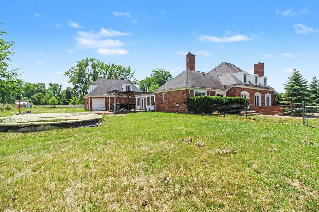 510 Willow Road York Charter Township MI 48160