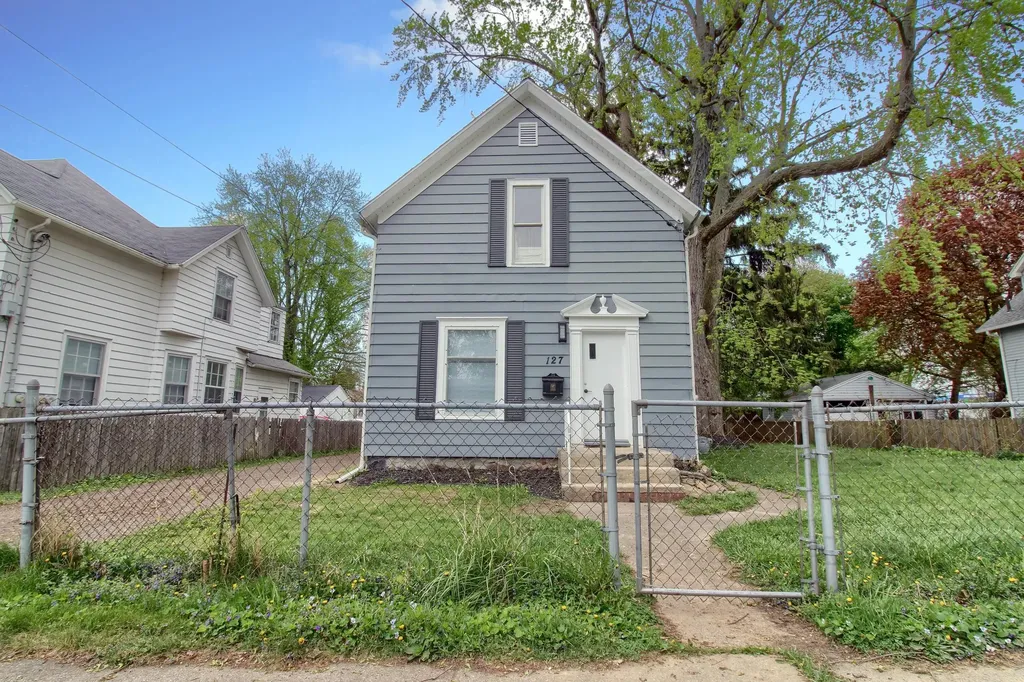 127 Bates Street Jackson City MI 49202