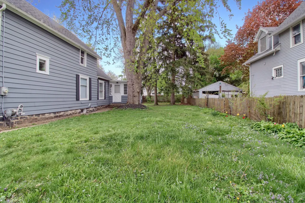 127 Bates Street Jackson City MI 49202