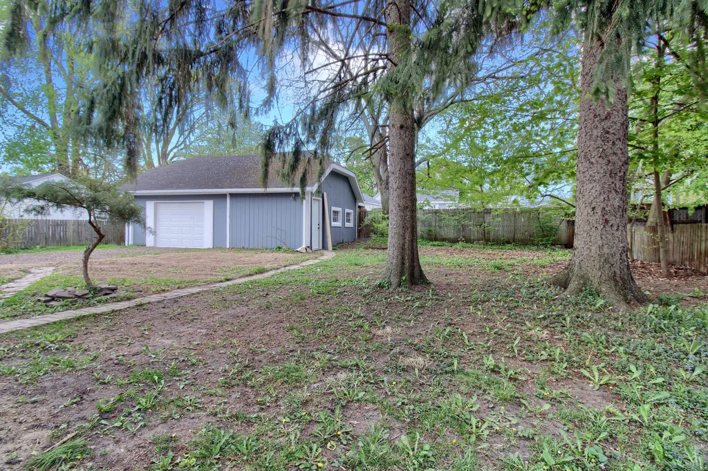 127 Bates Street Jackson City MI 49202