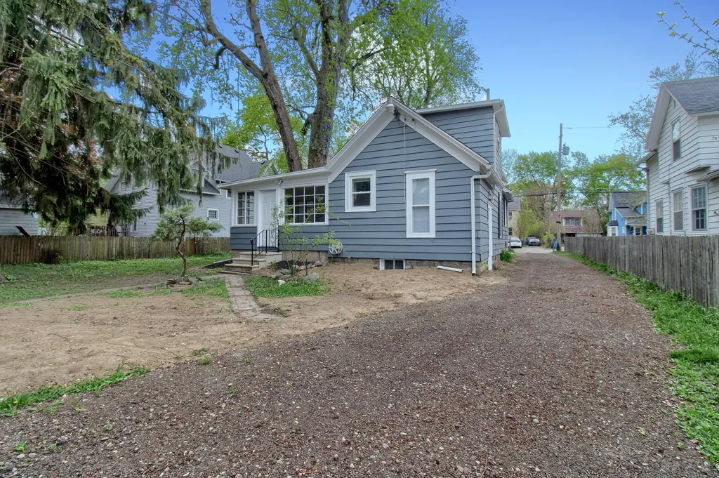 127 Bates Street Jackson City MI 49202