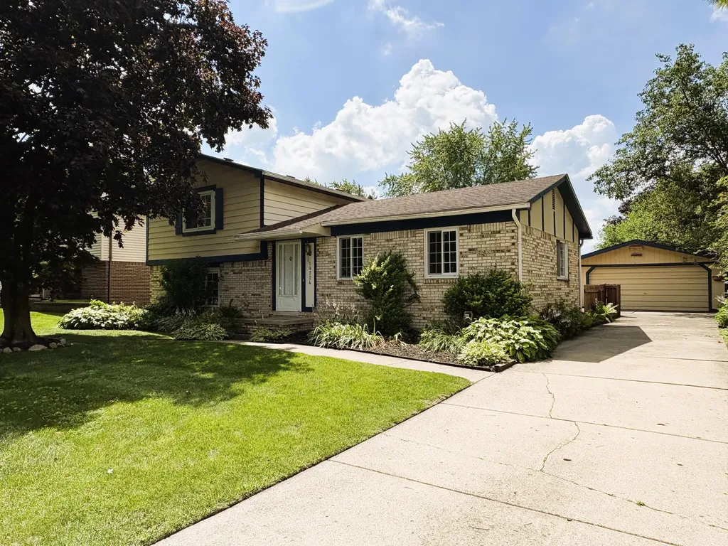 19324 Todd Drive Clinton Charter Township MI 48038