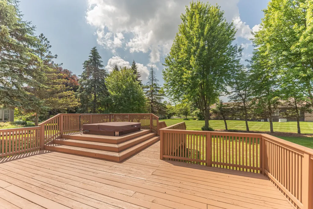 1711 Cypress Pointe Court Pittsfield Charter Township MI 48108