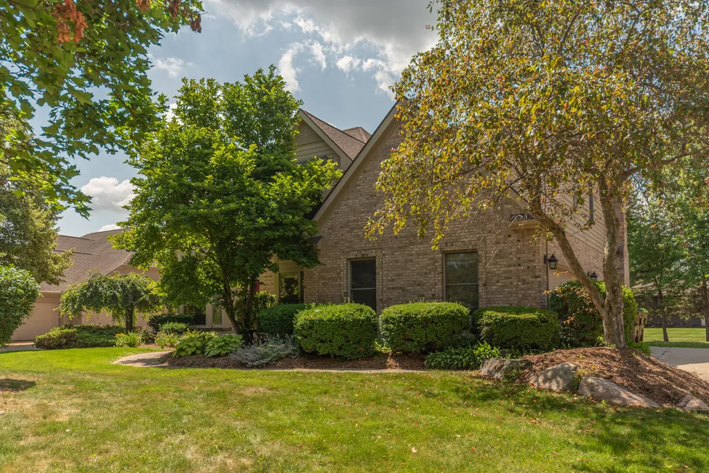 1711 Cypress Pointe Court Pittsfield Charter Township MI 48108