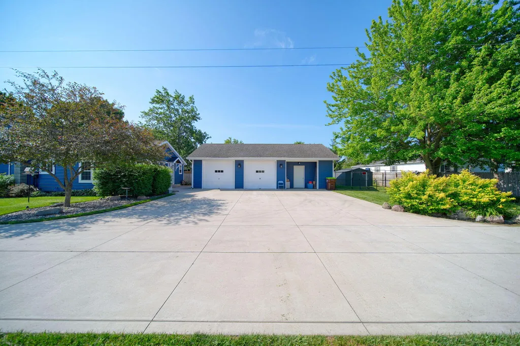 800 Bradish Street Adrian City MI 49221