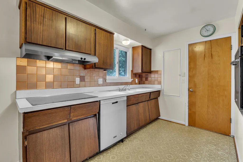 30431 Avon Court Westland City MI 48185