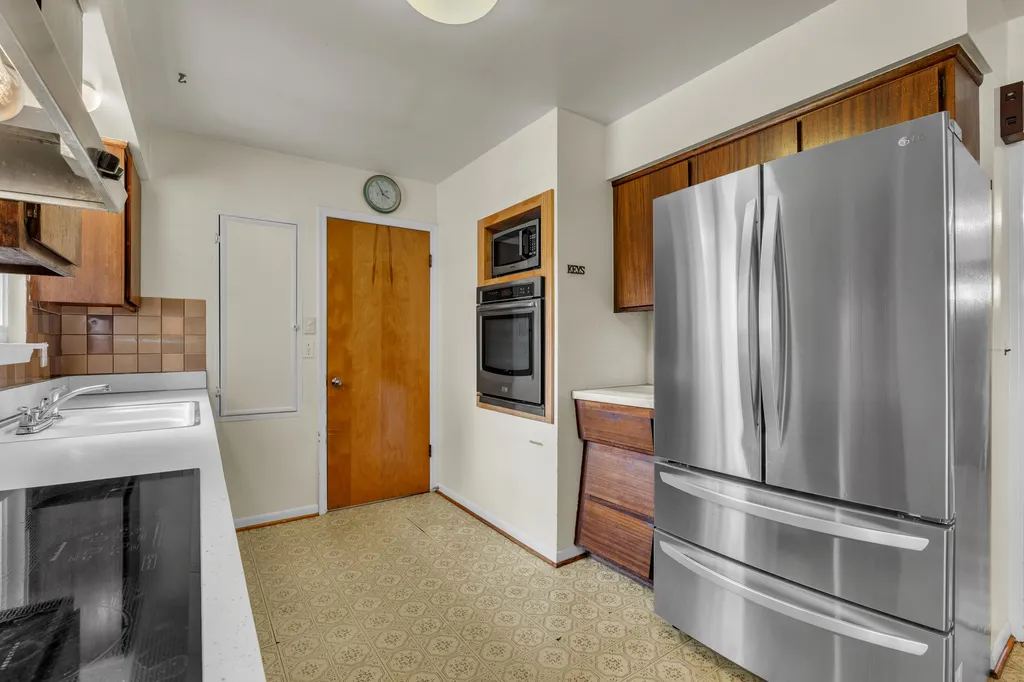 30431 Avon Court Westland City MI 48185