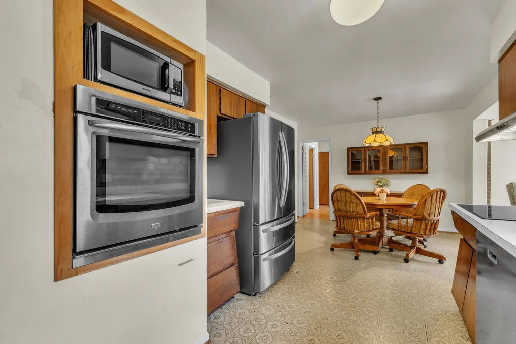 30431 Avon Court Westland City MI 48185