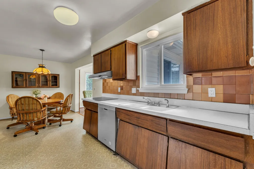 30431 Avon Court Westland City MI 48185