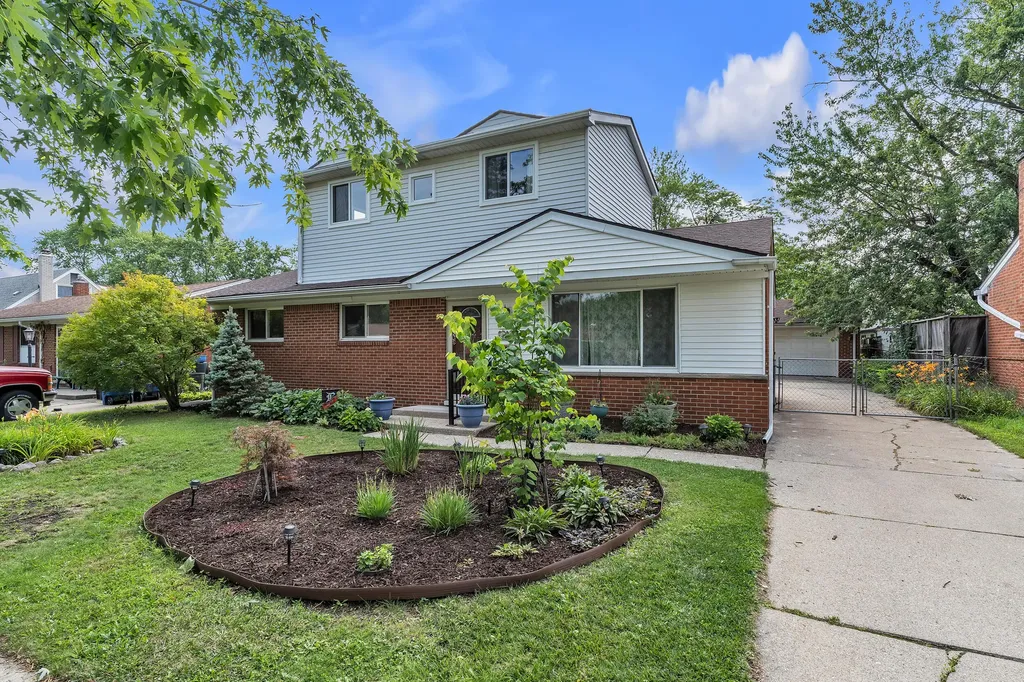 30431 Avon Court Westland City MI 48185