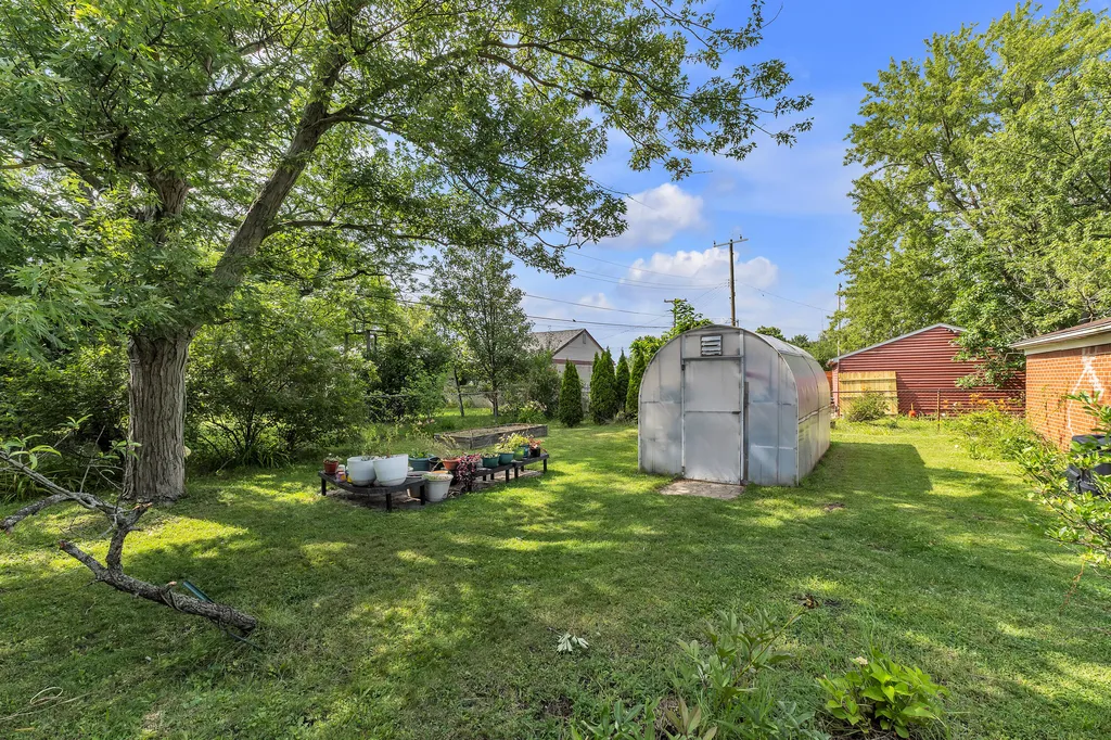 30431 Avon Court Westland City MI 48185
