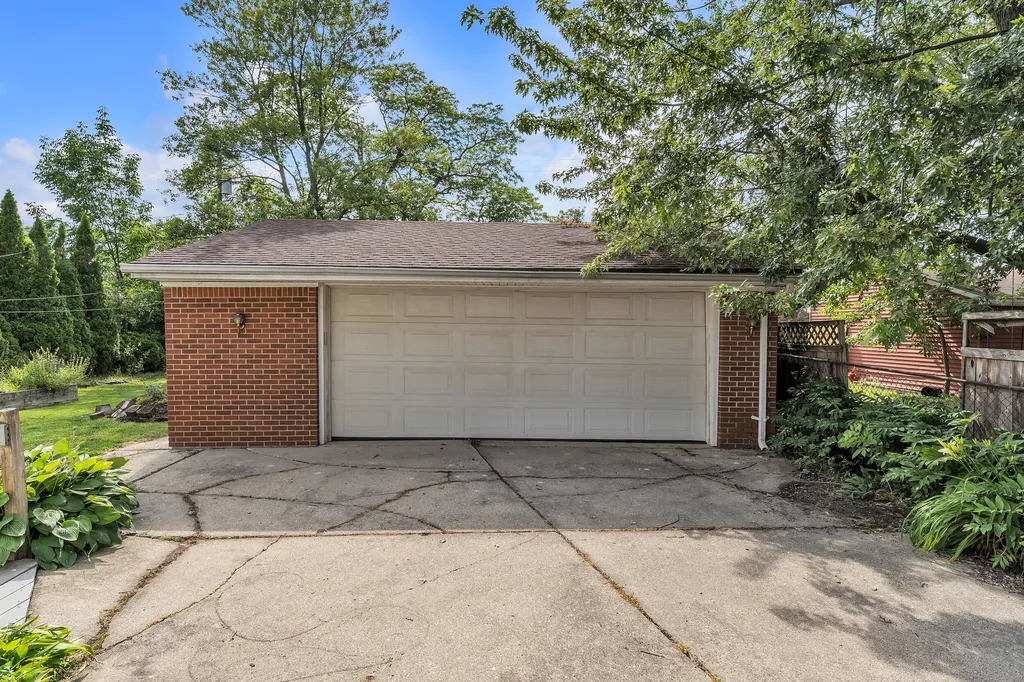 30431 Avon Court Westland City MI 48185