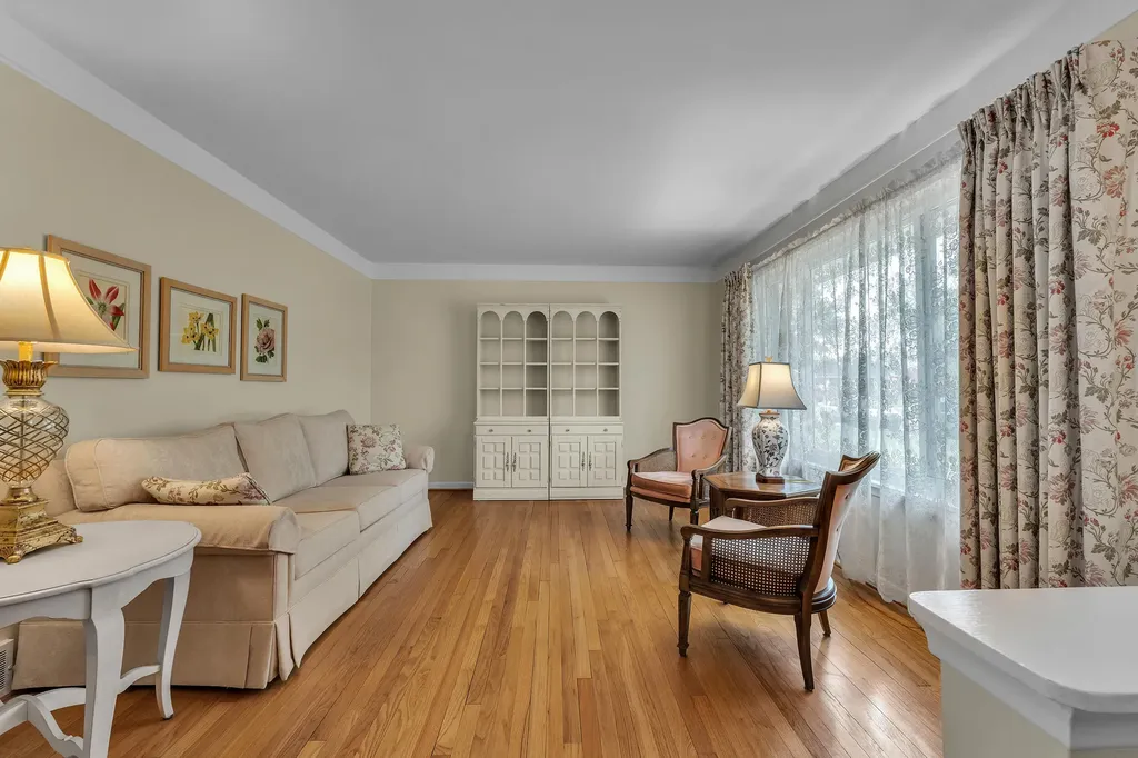 30431 Avon Court Westland City MI 48185