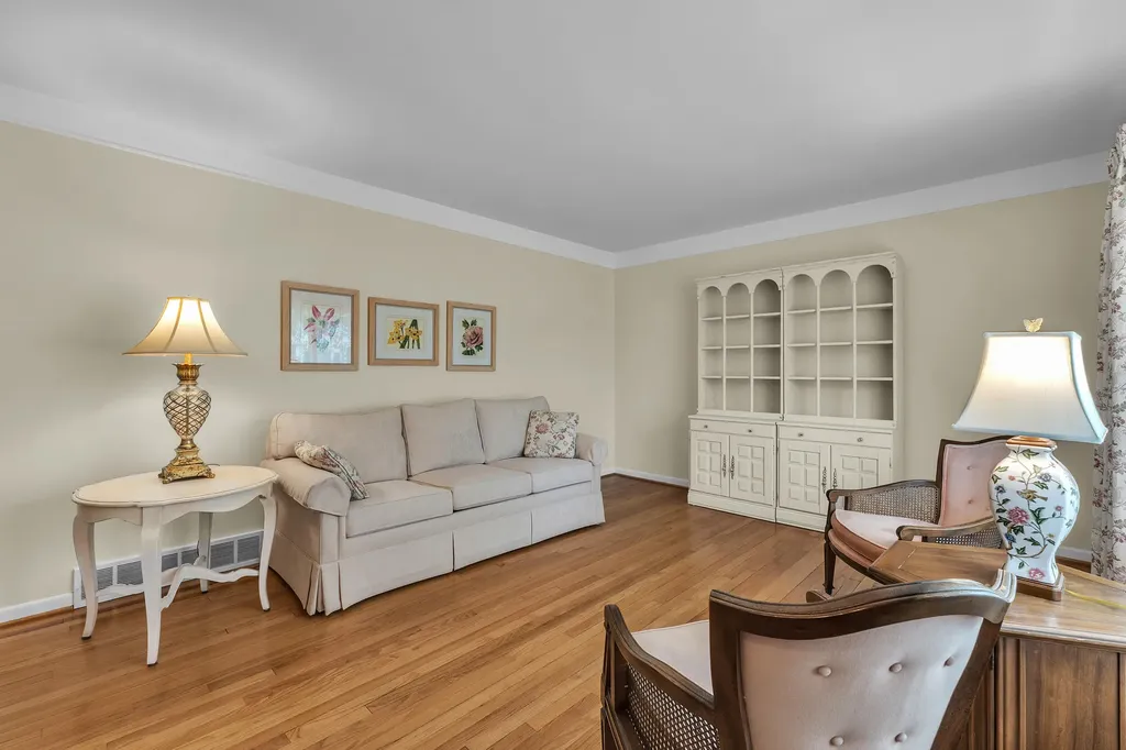 30431 Avon Court Westland City MI 48185