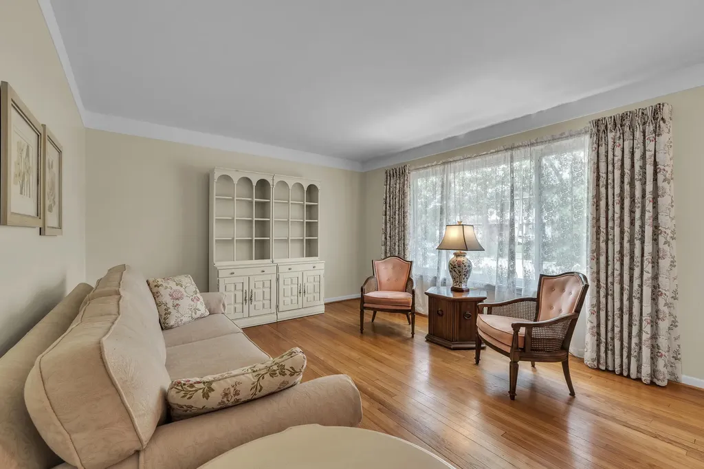 30431 Avon Court Westland City MI 48185