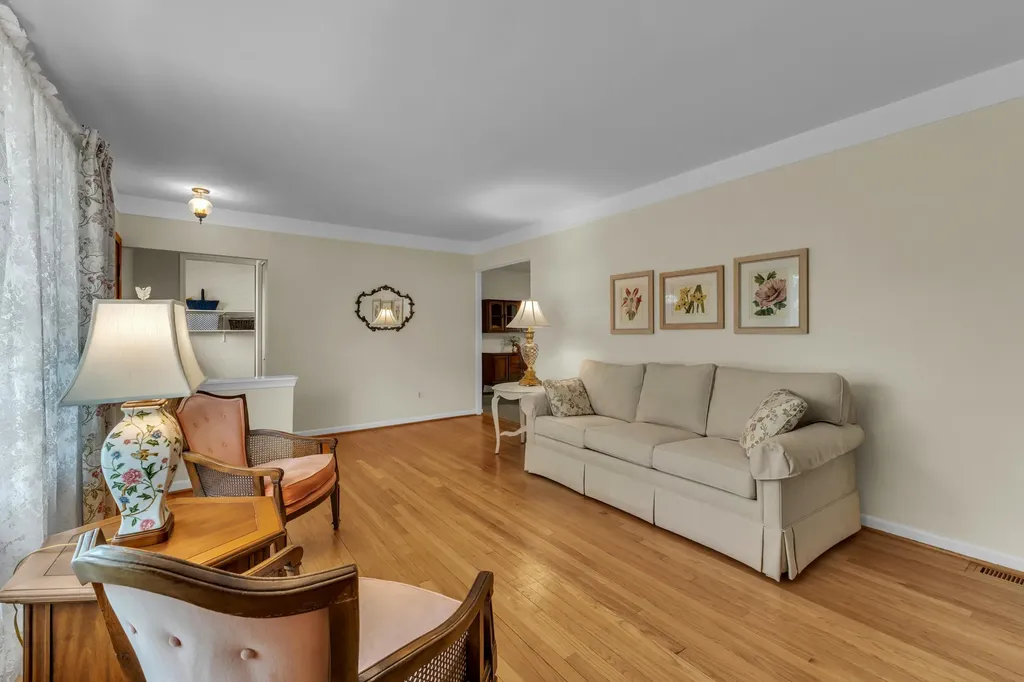30431 Avon Court Westland City MI 48185