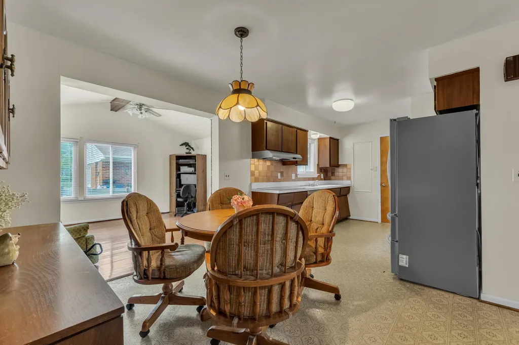 30431 Avon Court Westland City MI 48185