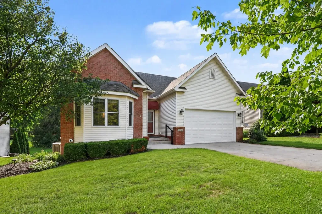 9748 Tioga Trail Hamburg Township MI 48169