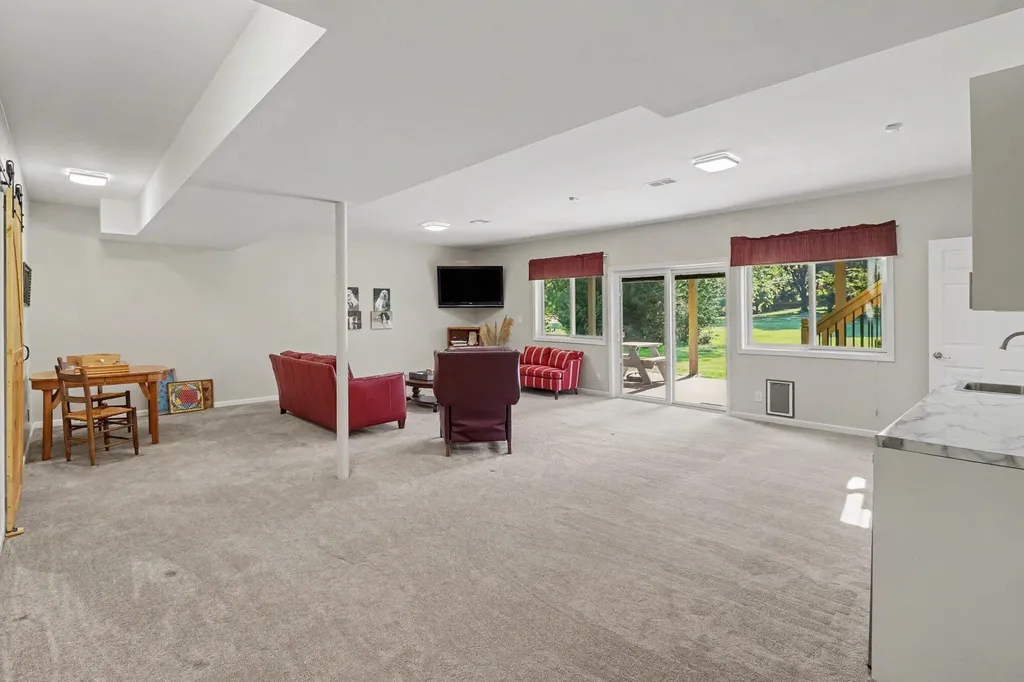 9748 Tioga Trail Hamburg Township MI 48169