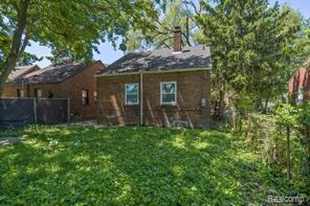17834 Bradford Avenue Detroit City MI 48205
