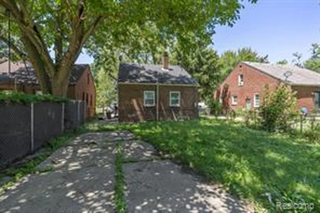 17834 Bradford Avenue Detroit City MI 48205