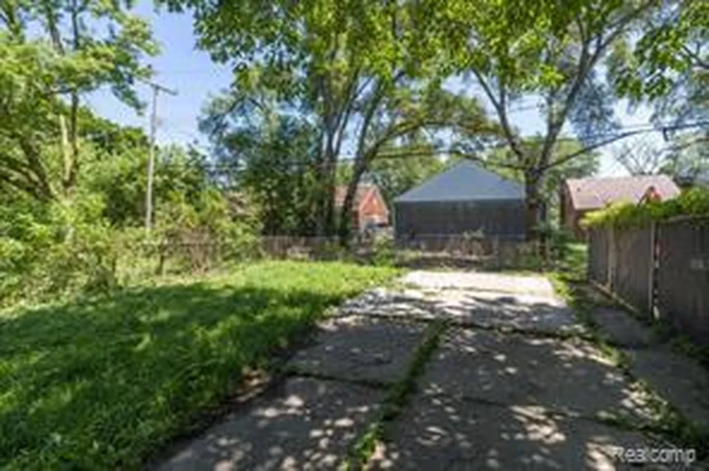 17834 Bradford Avenue Detroit City MI 48205