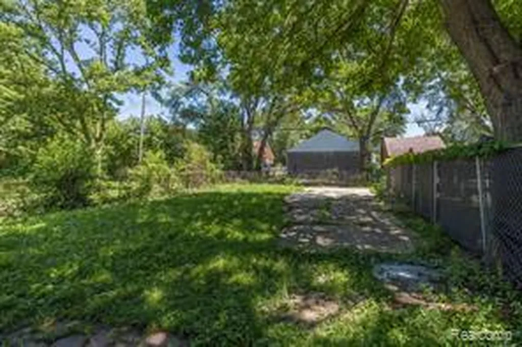 17834 Bradford Avenue Detroit City MI 48205