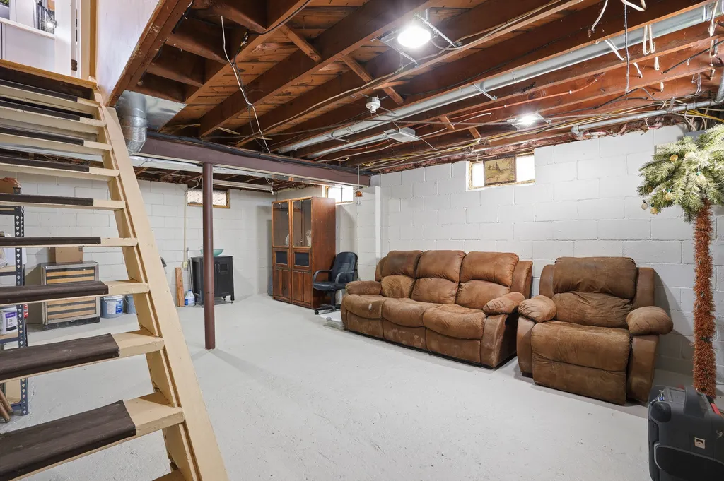 608 Park Street Fenton City MI 48430