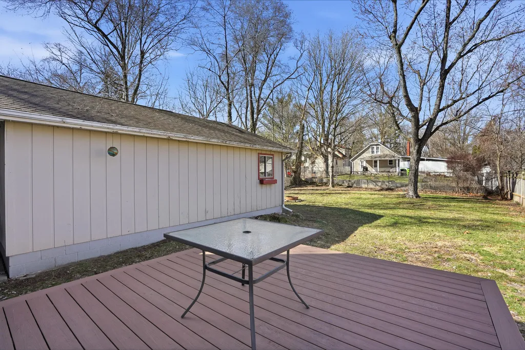 608 Park Street Fenton City MI 48430