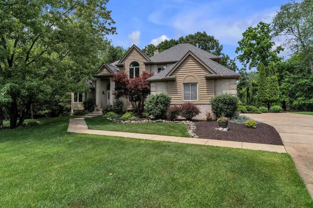 24491 Forest Drive Lyon Charter Township MI 48178