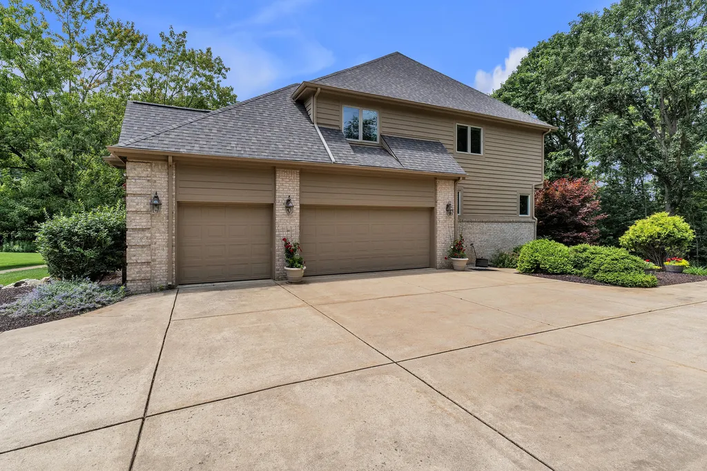 24491 Forest Drive Lyon Charter Township MI 48178