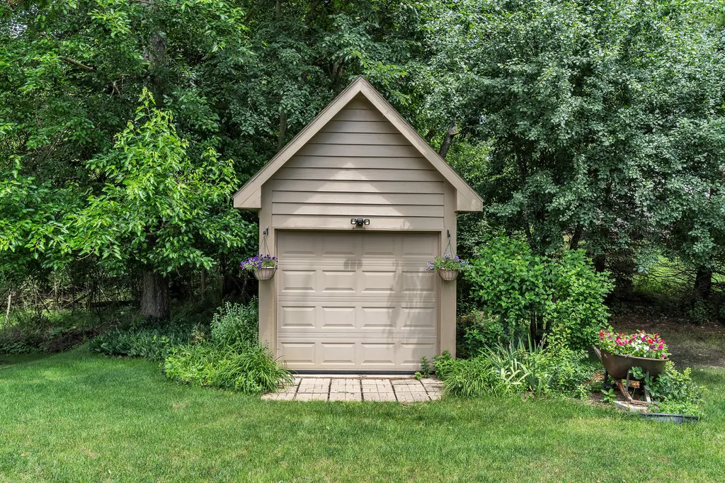 24491 Forest Drive Lyon Charter Township MI 48178