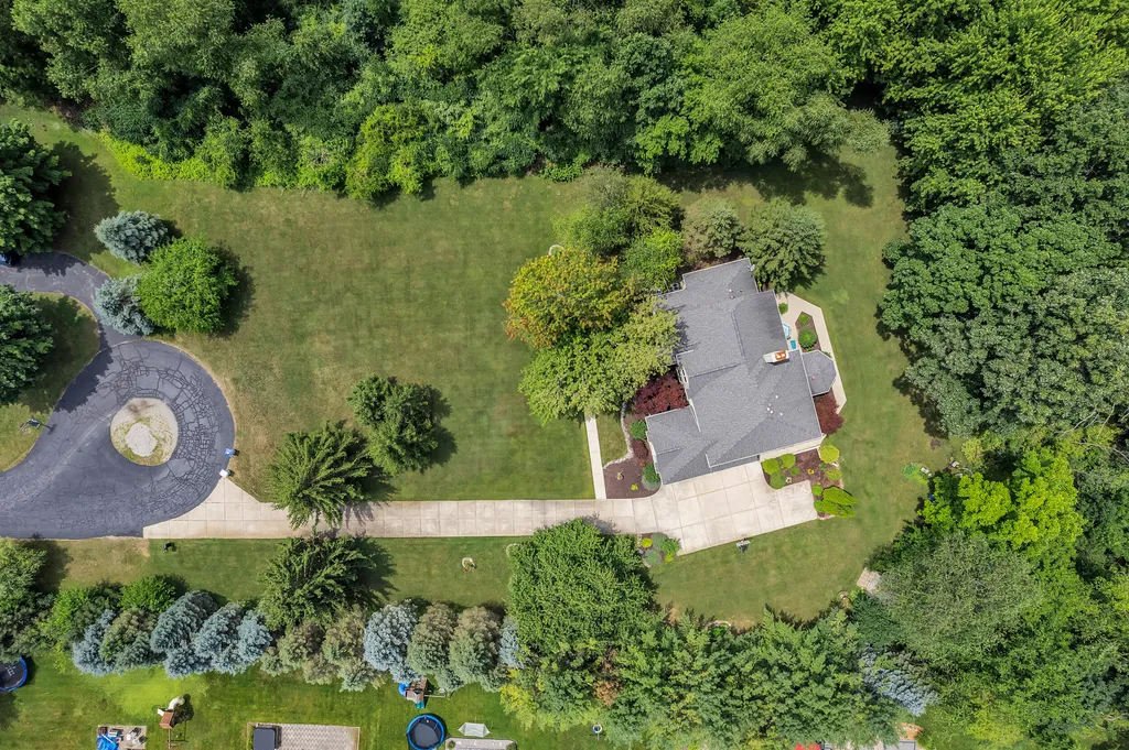 24491 Forest Drive Lyon Charter Township MI 48178
