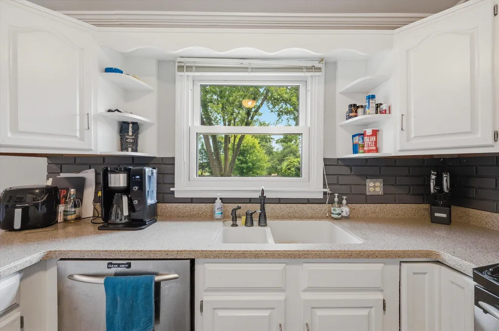 3919 Orchard View Rochester Hills City MI 48307