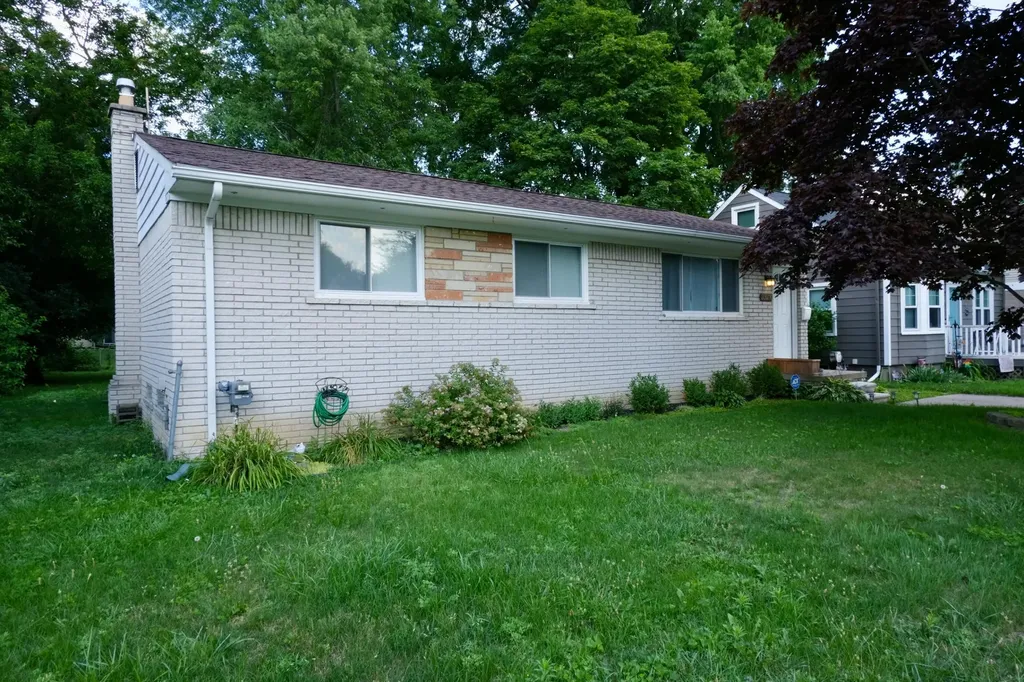 23270 Meadowlark Street Oak Park City MI 48237
