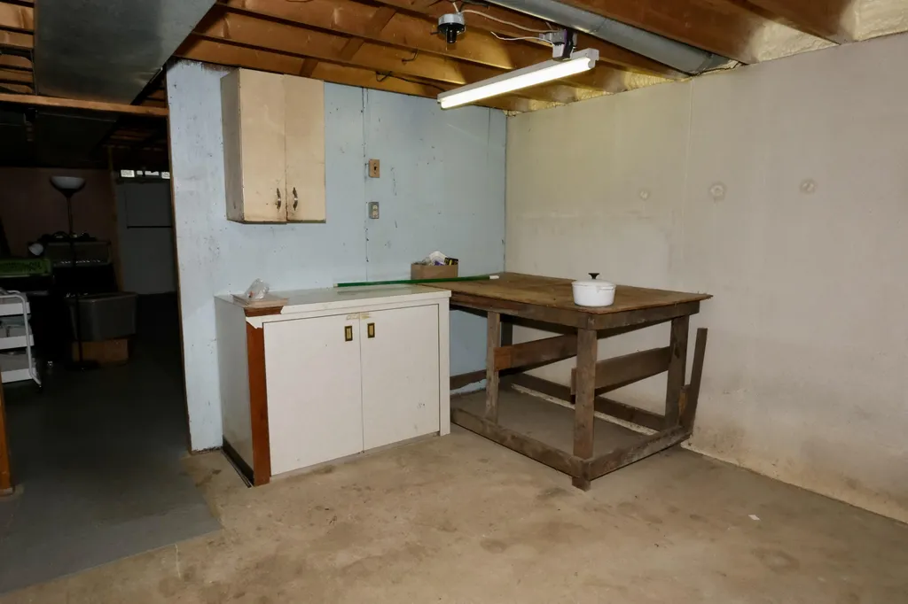23270 Meadowlark Street Oak Park City MI 48237