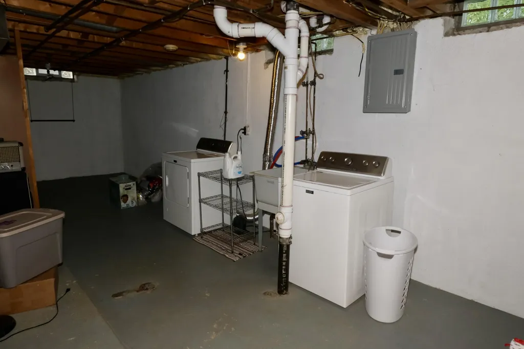 23270 Meadowlark Street Oak Park City MI 48237