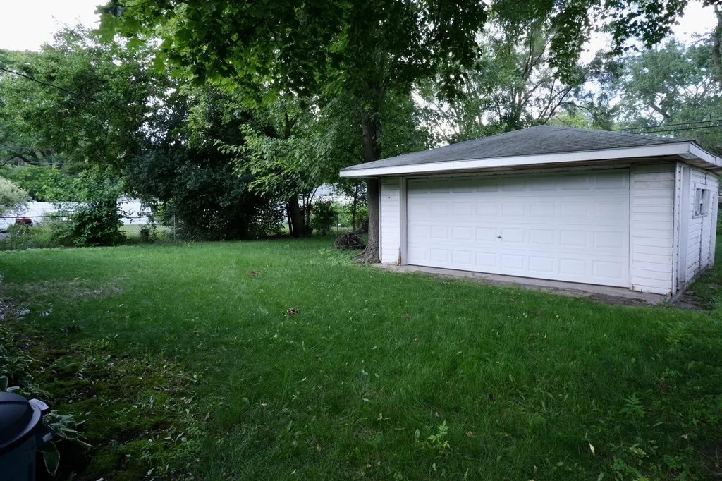 23270 Meadowlark Street Oak Park City MI 48237
