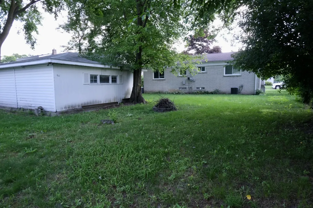 23270 Meadowlark Street Oak Park City MI 48237