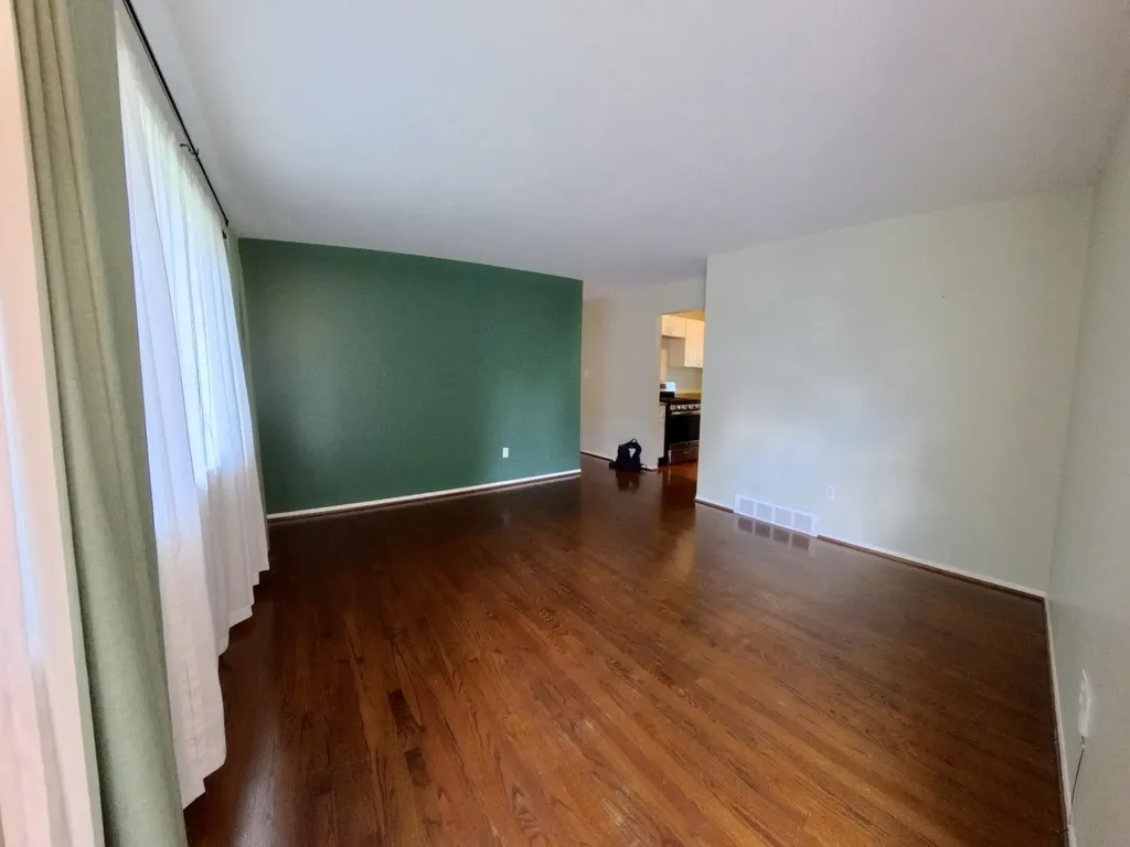 23270 Meadowlark Street Oak Park City MI 48237