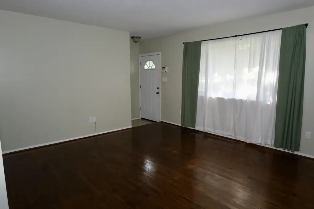 23270 Meadowlark Street Oak Park City MI 48237