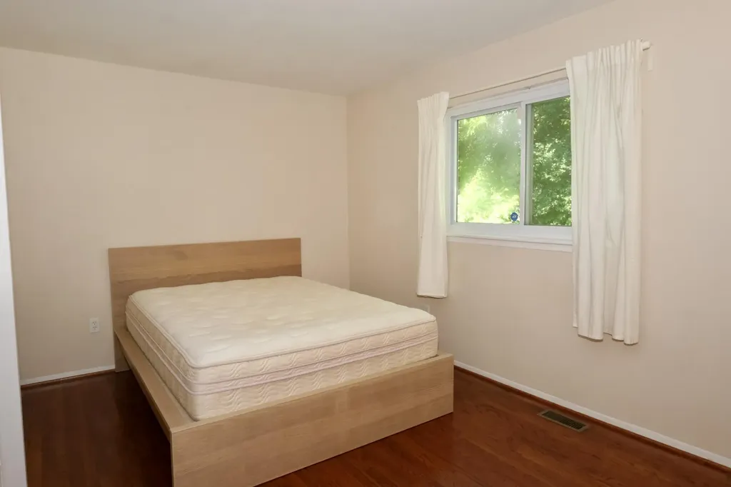 23270 Meadowlark Street Oak Park City MI 48237
